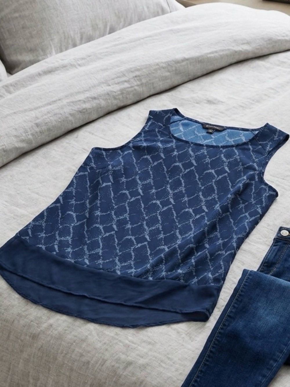 Banana Republic Navy Patterned Sleeveless Camisole